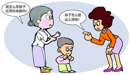 娃娃睡觉婆子妈绑住腿 妈妈婆婆带孩到底哪家强?