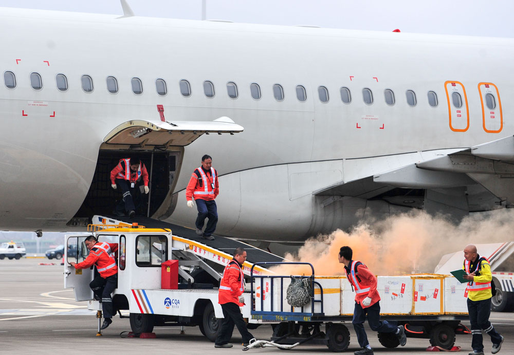 重庆江北国际机场举行危险品航空运输泄漏应急