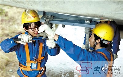 渝万高铁第一吊成功 2016年通车万州1小时到重庆主城