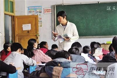 重庆男生为让妹妹念书瞒着亲人打工养家 晚7年上大学