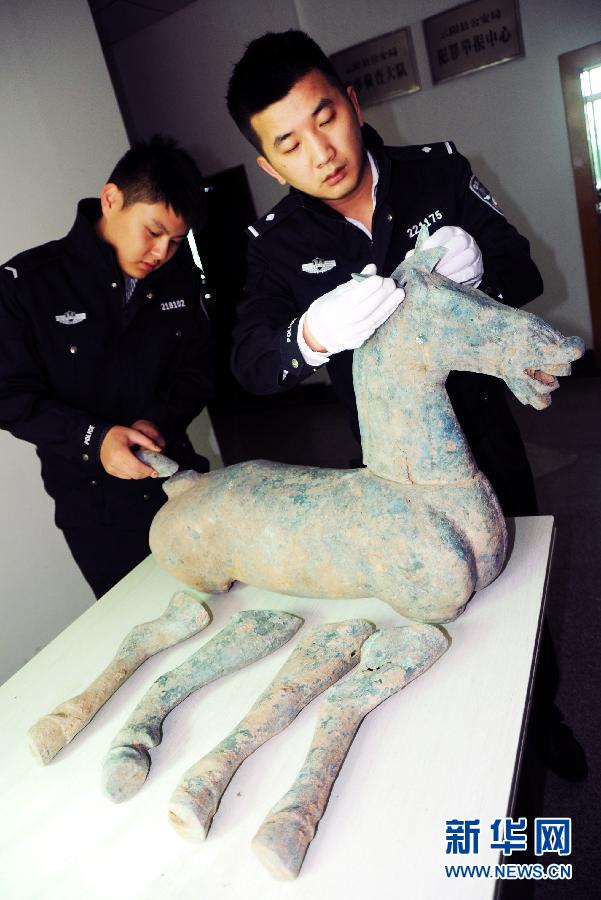 四名盗卖三峡库区珍贵文物被告人在重庆云阳出庭受审