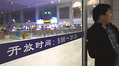 坐高铁动车注意 重庆北站北广场候车厅凌晨5点