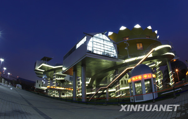 上海世博会场馆夜景璀璨