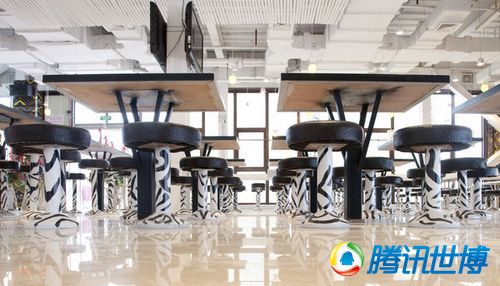 组图:世博园非洲主题餐厅开业 鸵鸟蛋做吊灯