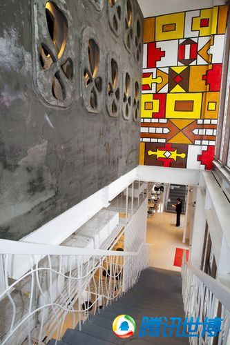 组图:世博园非洲主题餐厅开业 鸵鸟蛋做吊灯