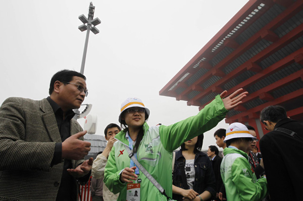 上海世博园迎来首场试运行