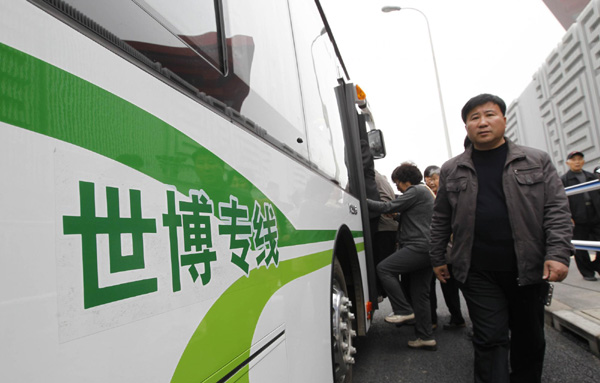 上海世博园迎来首场试运行