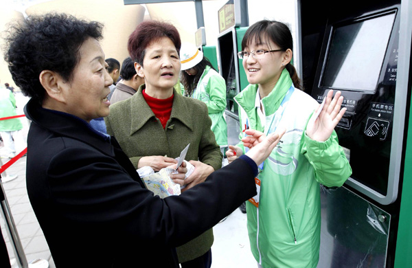 上海世博园迎来首场试运行