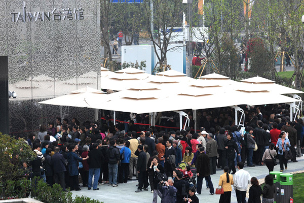 上海世博园迎来首场试运行