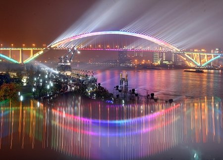 上海世博开幕彩排 焰火表演以黄浦江为背景