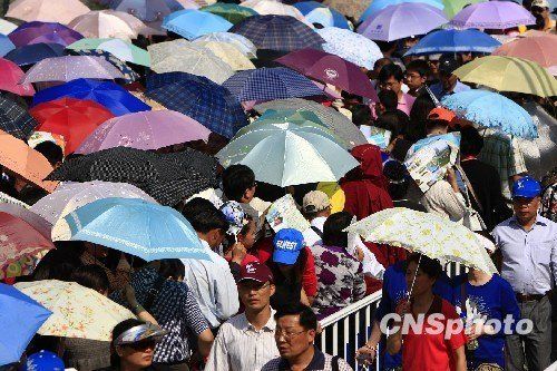 世博首周游客破百万 陡降的人流量不免让人忧虑