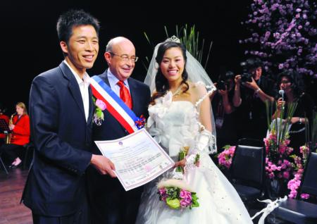 世博园上演法式浪漫婚典