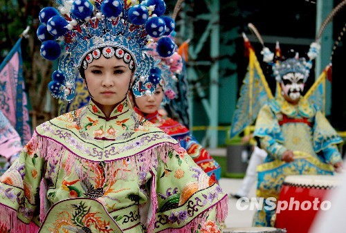 “夜世博”静待游客 草原天籁童音惊四座(图)