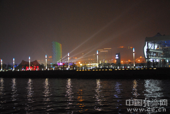 璀璨绚丽的世博之夜(组图)