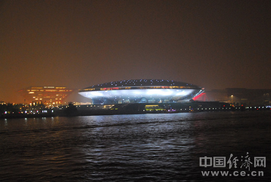 璀璨绚丽的世博之夜(组图)