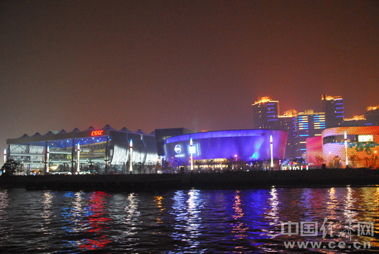 璀璨绚丽的世博之夜(组图)