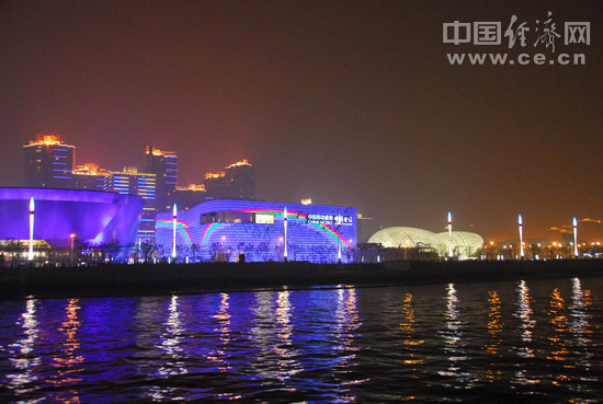 璀璨绚丽的世博之夜(组图)