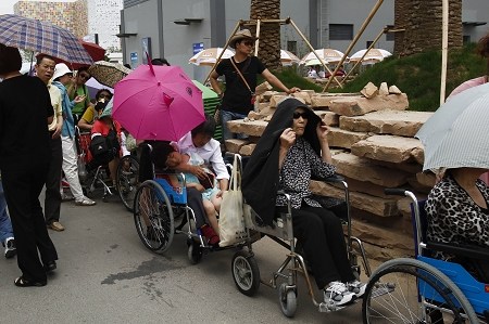 世博局解读绿色通道新标准:老年人可优先使用