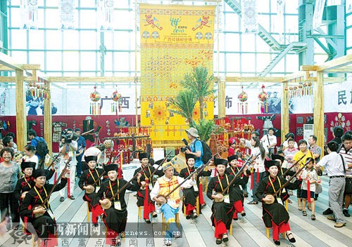17个非遗项目亮相世博广西周