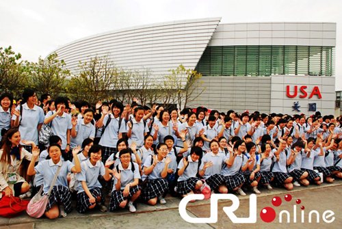 世博百年再相约 女学生们回访美国馆(组图)