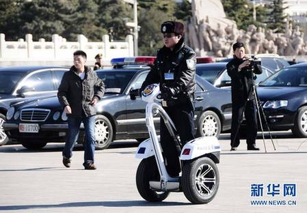 智能单警巡逻车服务两会