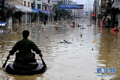 南方多省遭第二轮暴雨袭击 部分城市被洪水围困