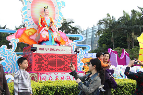 “扬帆海西·福满榕城”大型灯组喜迎元宵（图）