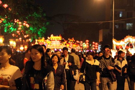 古街元宵灯会流光溢彩 三坊七巷盛装迎宾(图)