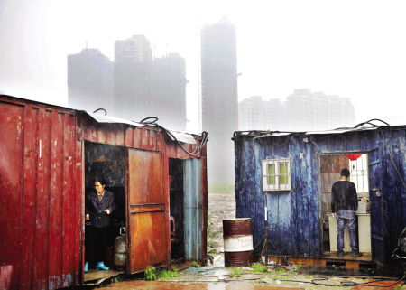 福州高楼旁的城市“柜族”