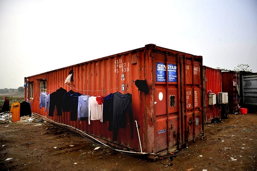 福州高楼旁的城市“柜族”