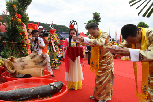 两岸千名开漳圣王及部属后裔共祭先贤