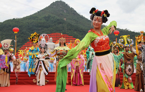 两岸千名开漳圣王及部属后裔共祭先贤