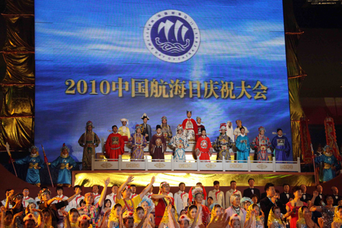 中国航海日：两岸互动“和谐之水”采集注入台湾海峡