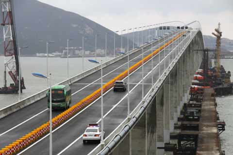 福建平潭海峡大桥通车顺畅 近40万岛上居民出行便利