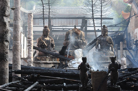 福州千年古寺法海寺起火 大雄宝殿被烧毁(图)