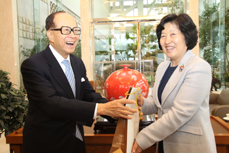 孙春兰盛邀李嘉诚赴闽投资 期待福建再相见