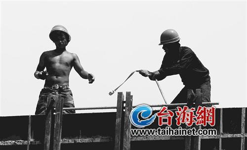厦门高温“烤验”劳动者 六天之内4起工人猝死
