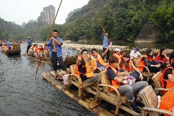 武夷山迎来暑期旅游高峰