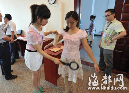 福建省直公务员面试首次开放 增强考试透明度(组图)