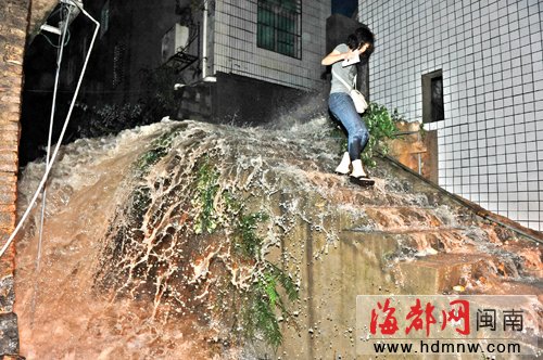 安溪连日暴雨阻断火车道 白濑乡被山洪包围(图)