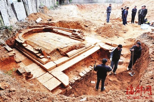 福州市救灾物资储备仓库工地里挖出两座宋墓