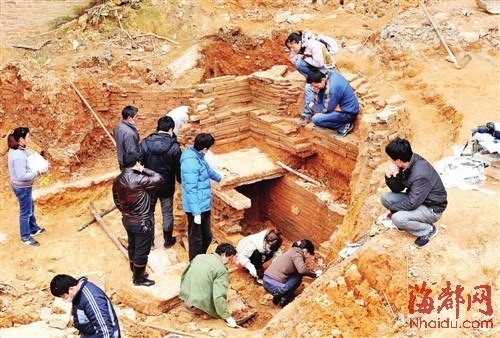 福州市救灾物资储备仓库工地里挖出两座宋墓