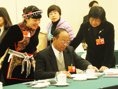 中共中央政治局常委、中央纪委书记贺国强看望人大福建代表团（组图）