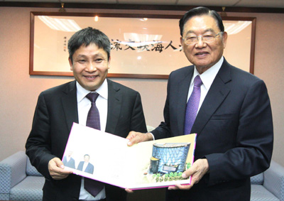 台湾海基会董事长江丙坤会见福建省江氏委员会会长江东廷