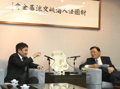 台湾海基会董事长江丙坤会见福建省江氏委员会会长江东廷