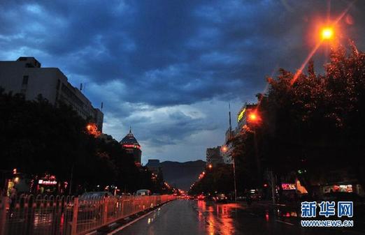 福建遭受强雷电和雷雨侵袭（组图）