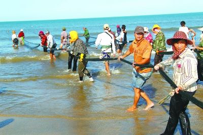 平潭夏季旅游火爆 抢床位成旅行社头等大事