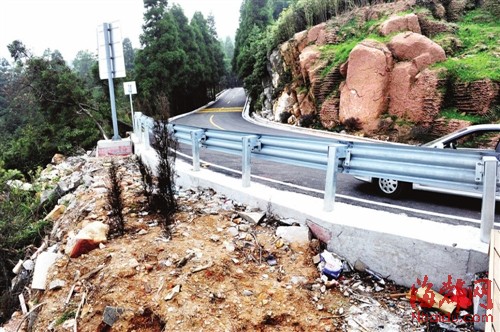 福州最拉风山路迎客流高峰