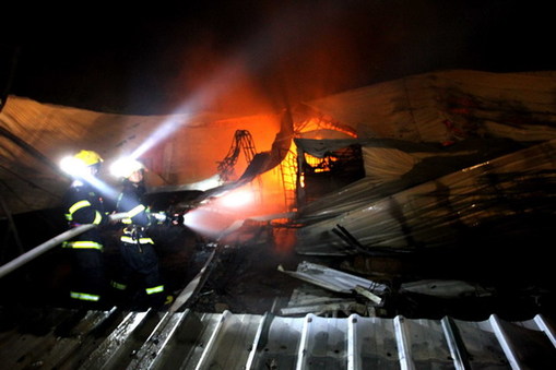 福建厦门一厂房发生火灾