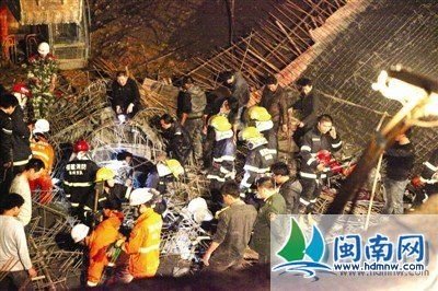 漳州一景观桥梁坍塌 亲兄弟3人被埋生死不明